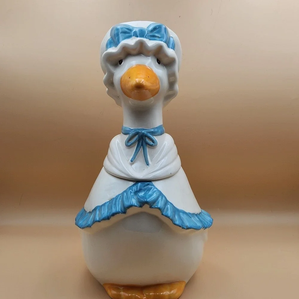Vintage Metlox Cookie Jar Blue Ribbon Bonnet Country Lucy Goose Cottagecore USA